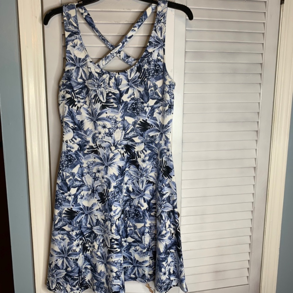 Blue & White Flower Print Dress 💙